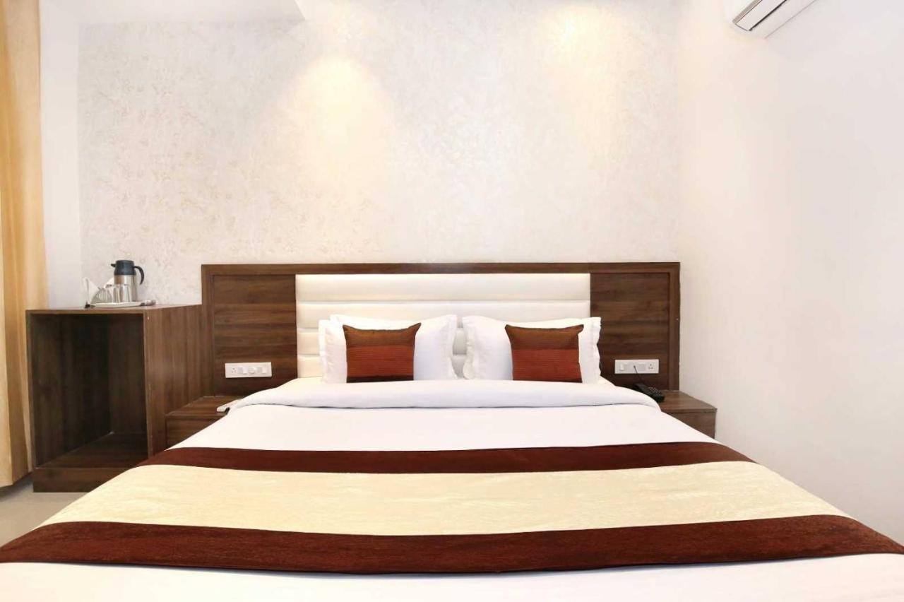 Hotel O Grand Star Amritsar Exterior photo